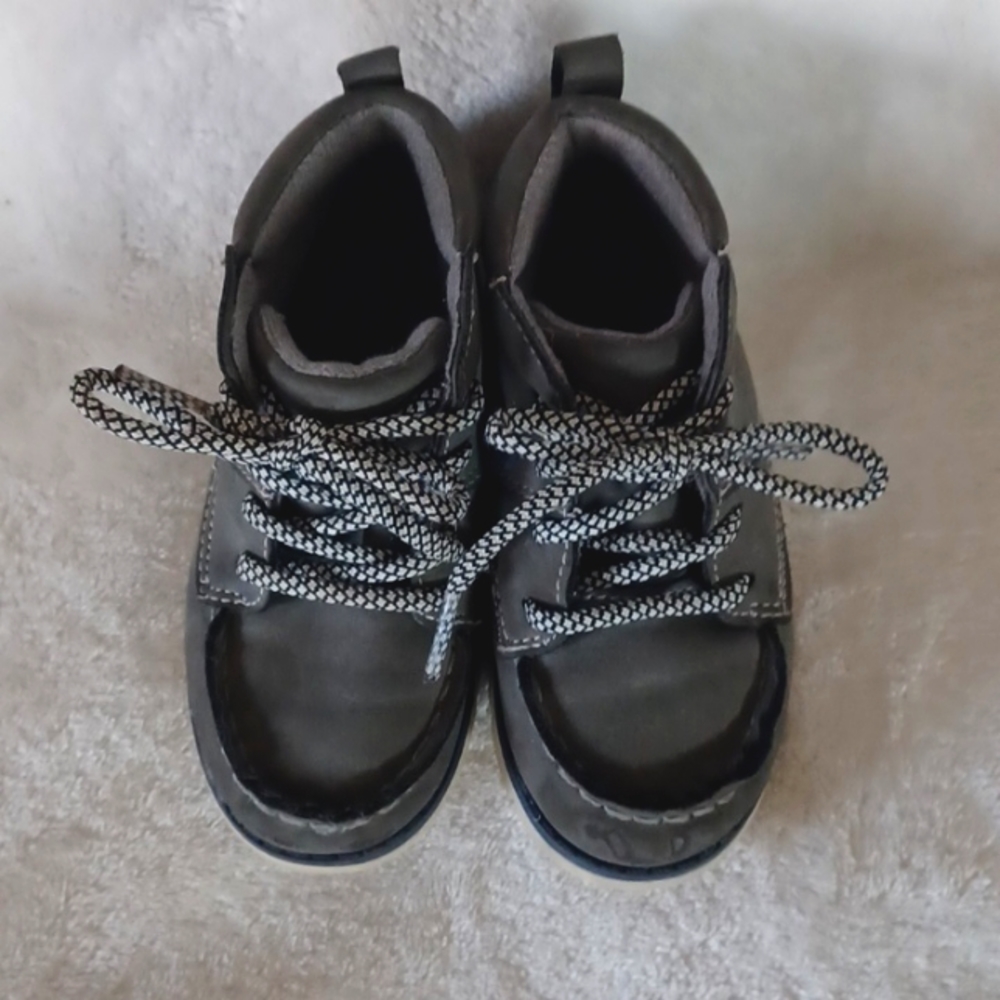 Oshkosh Boys Hightop Loafers Size 8